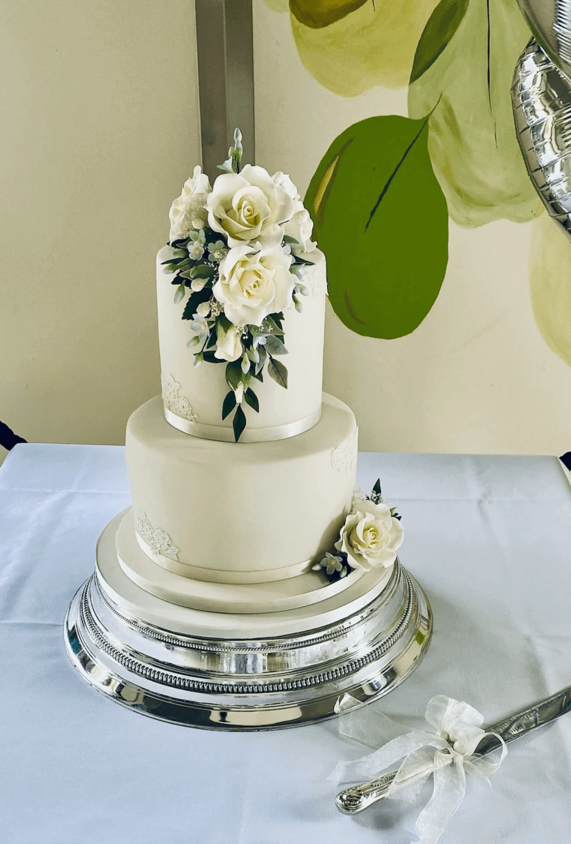 Elegant white bespoke wedding cake with floral details by Anne Robinson, a luxury cake designer in Cambridgeshire – Wedding Cake Design 22