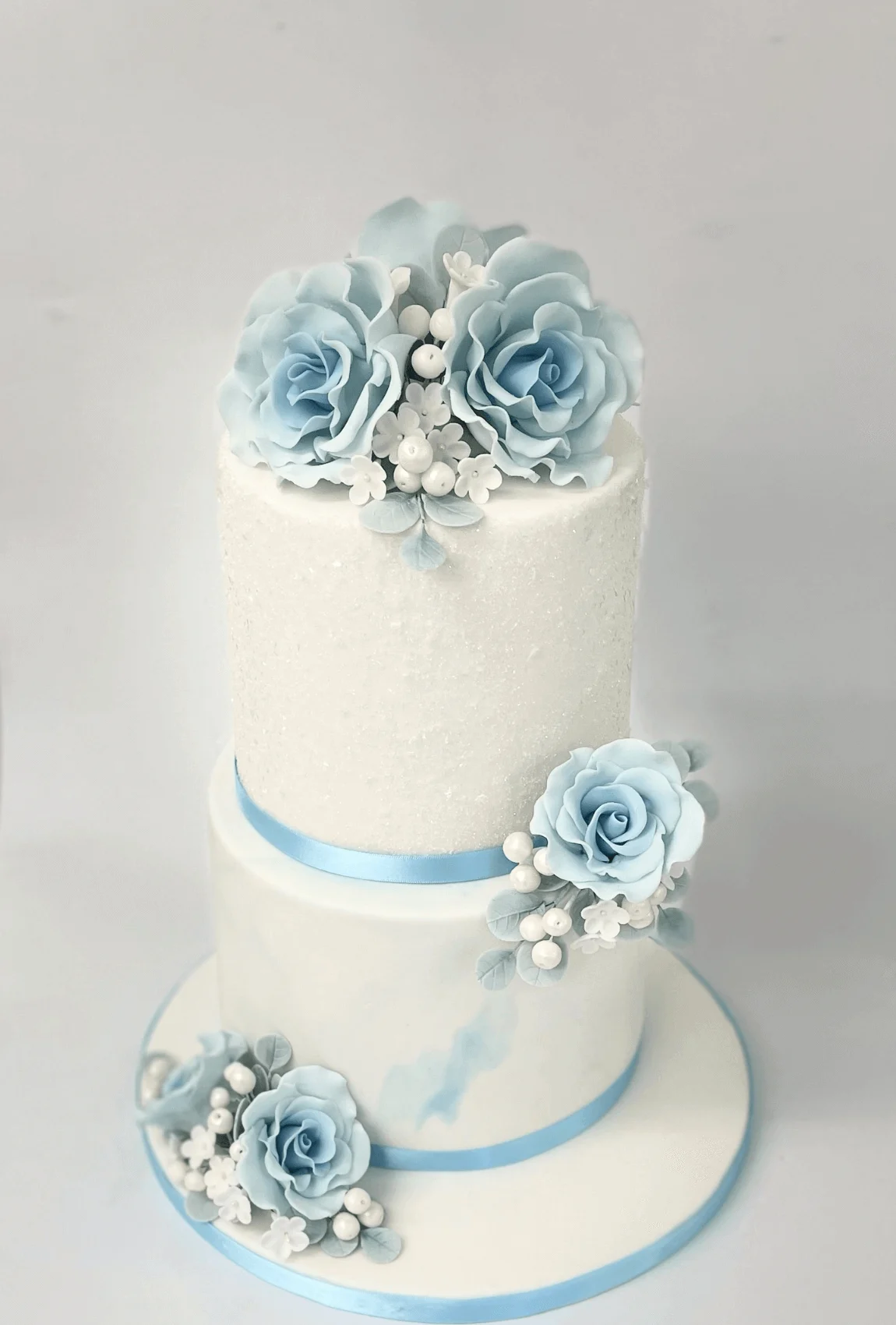 Elegant white bespoke wedding cake with floral details by Anne Robinson, a luxury cake designer in Cambridgeshire – Wedding Cake Design 4