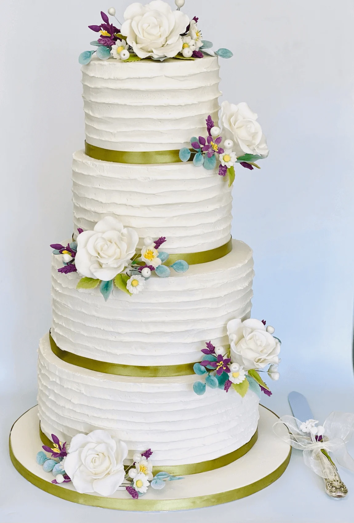 Elegant white bespoke wedding cake with floral details by Anne Robinson, a luxury cake designer in Cambridgeshire – Wedding Cake Design 5
