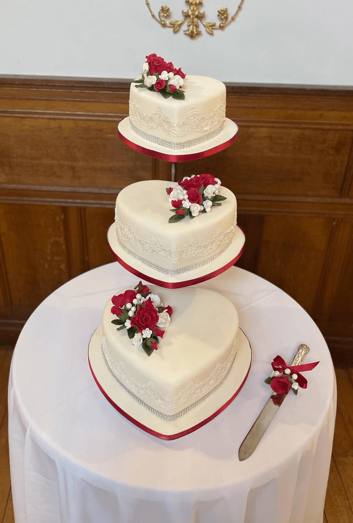 Elegant white bespoke wedding cake with floral details by Anne Robinson, a luxury cake designer in Cambridgeshire – Wedding Cake Design 7
