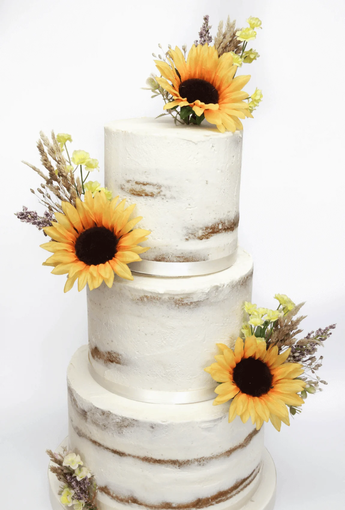 Elegant white bespoke wedding cake with floral details by Anne Robinson, a luxury cake designer in Cambridgeshire – Wedding Cake Design 10